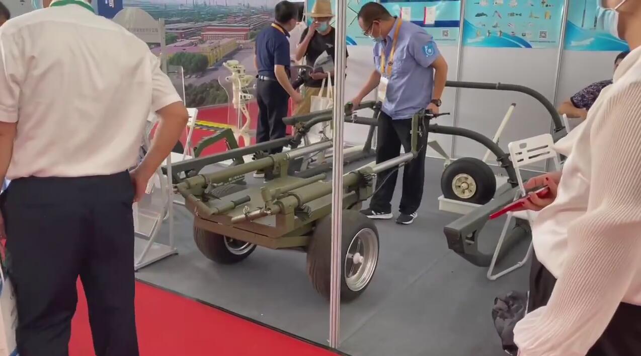 中国战术手推车亮相,为解放军山地部队解决难题,出厂自带黑科技