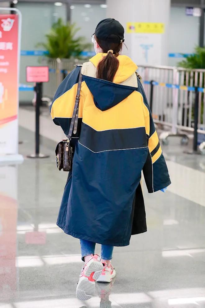 防疫造型大赛第二弹，杨幂热巴刘雯...戴口罩也挡不住的时髦感