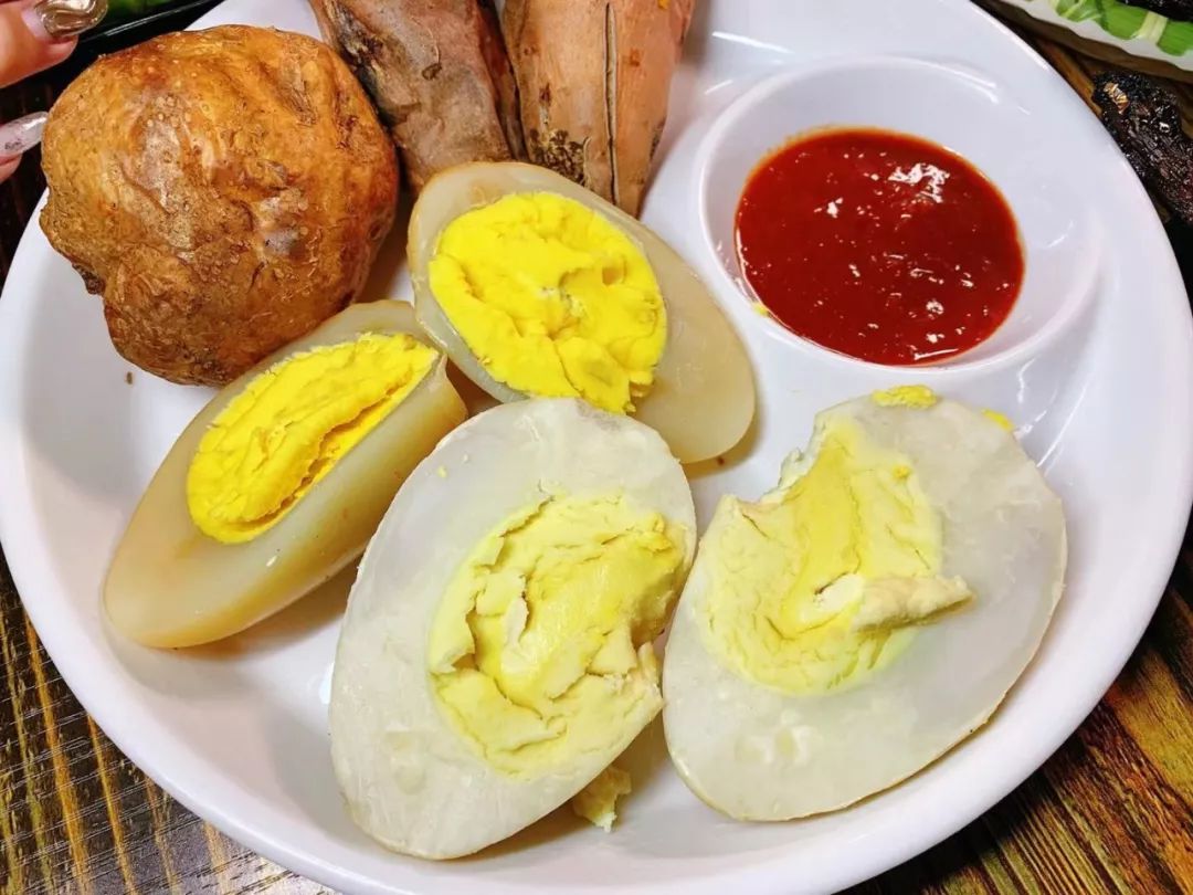 不远开车20公里,长春这家土窑太香了!烧公鸡烧土豆地瓜原汁原味