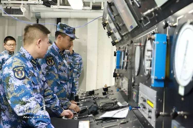 潜水沉底训练,潜泳20米憋气训练