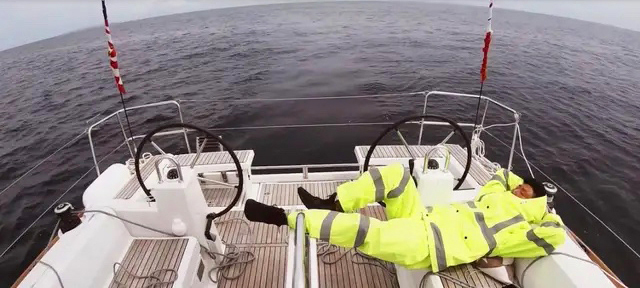 在死海沉浮，探秘无人岛，真正的航海生活比书里精彩一百倍