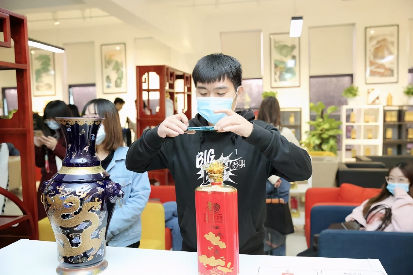 又有这么多小姐姐来到万茗堂，他们所为何事？