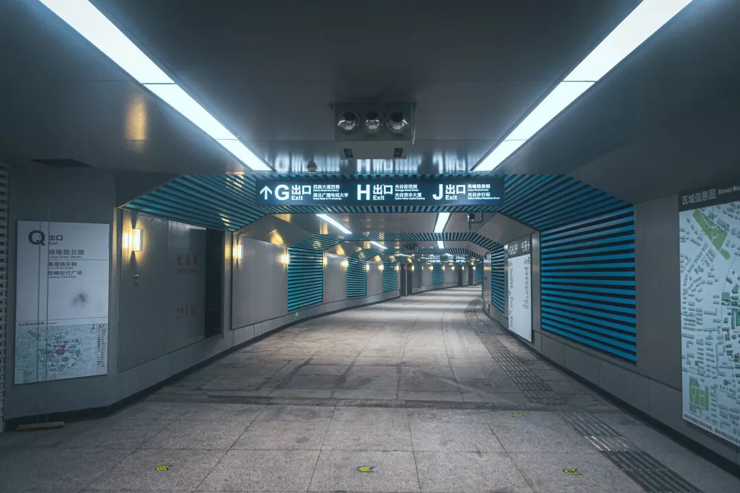 光谷广场地下综合体照片,光谷地下综合体和地下长廊