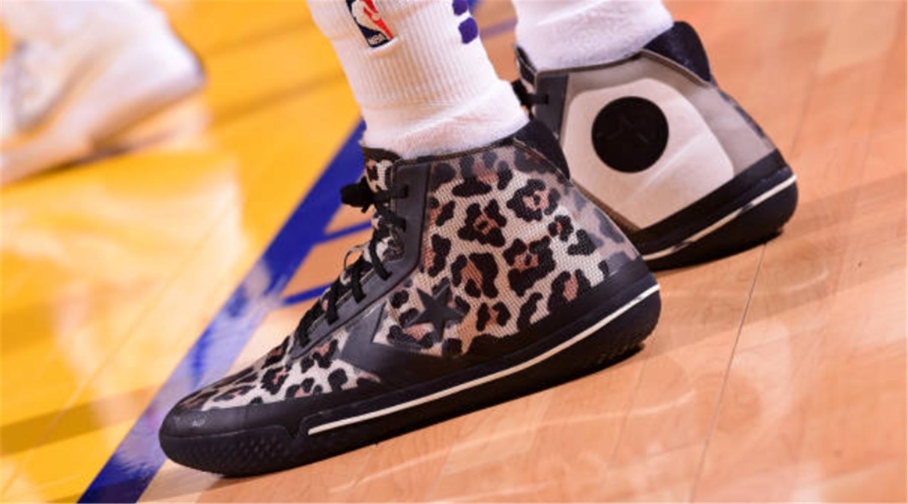 nba季前赛球员上脚鞋款一览12月,勇士队乌布雷上脚的鞋