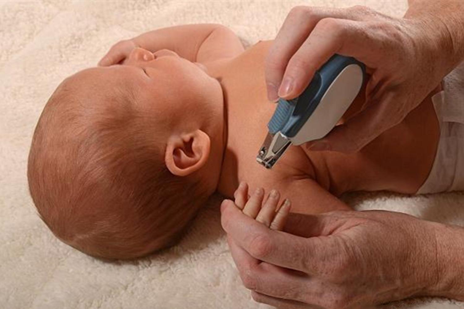 有什么好办法给婴儿剪指甲,给宝宝剪指甲如何防剪到肉