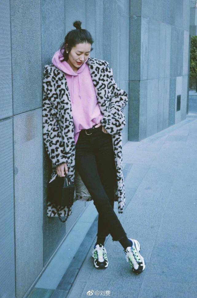 路人眼中的刘雯丑吗,刘雯年轻的照片曝光