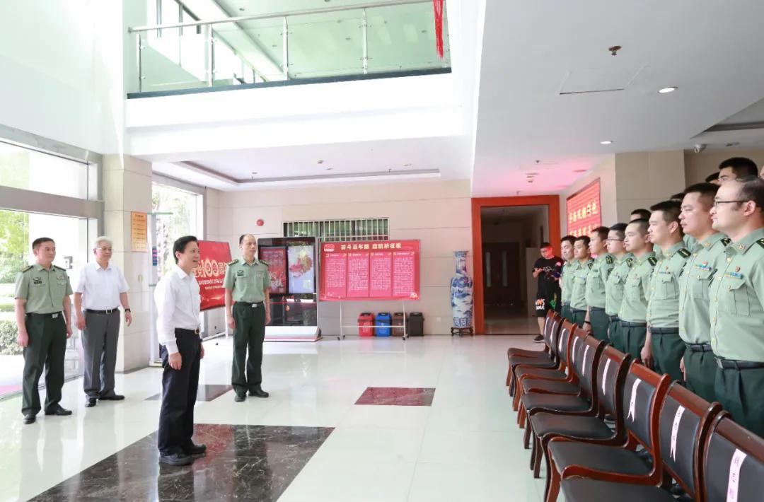 春节前走访慰问部队军民鱼水情深,新春走基层慰问官兵