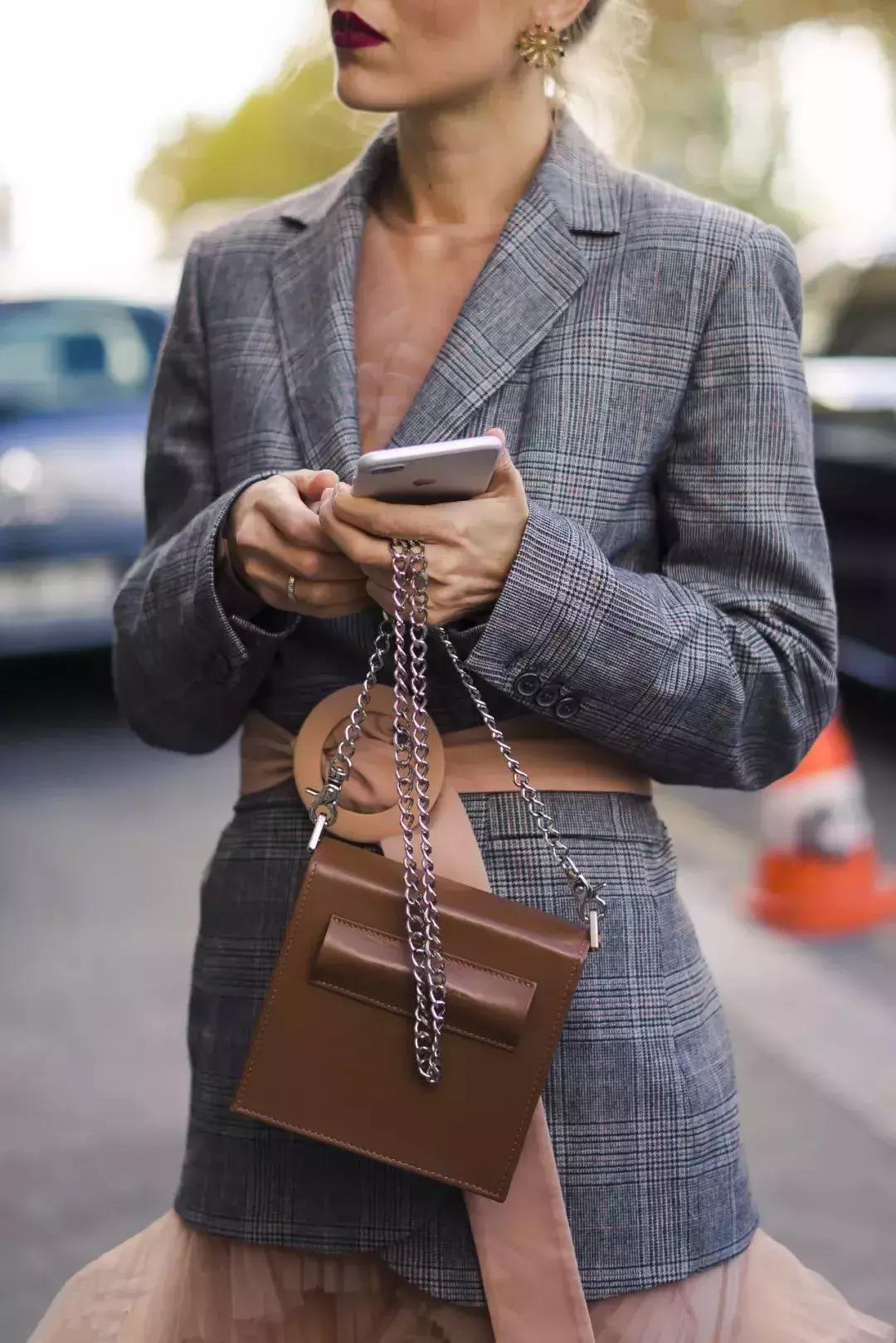 高级灰轻奢风格穿搭必备,轻奢粉色和灰色的搭配