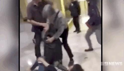 凶猛!一群国人攻陷巴黎老佛爷百货LV被迫限购