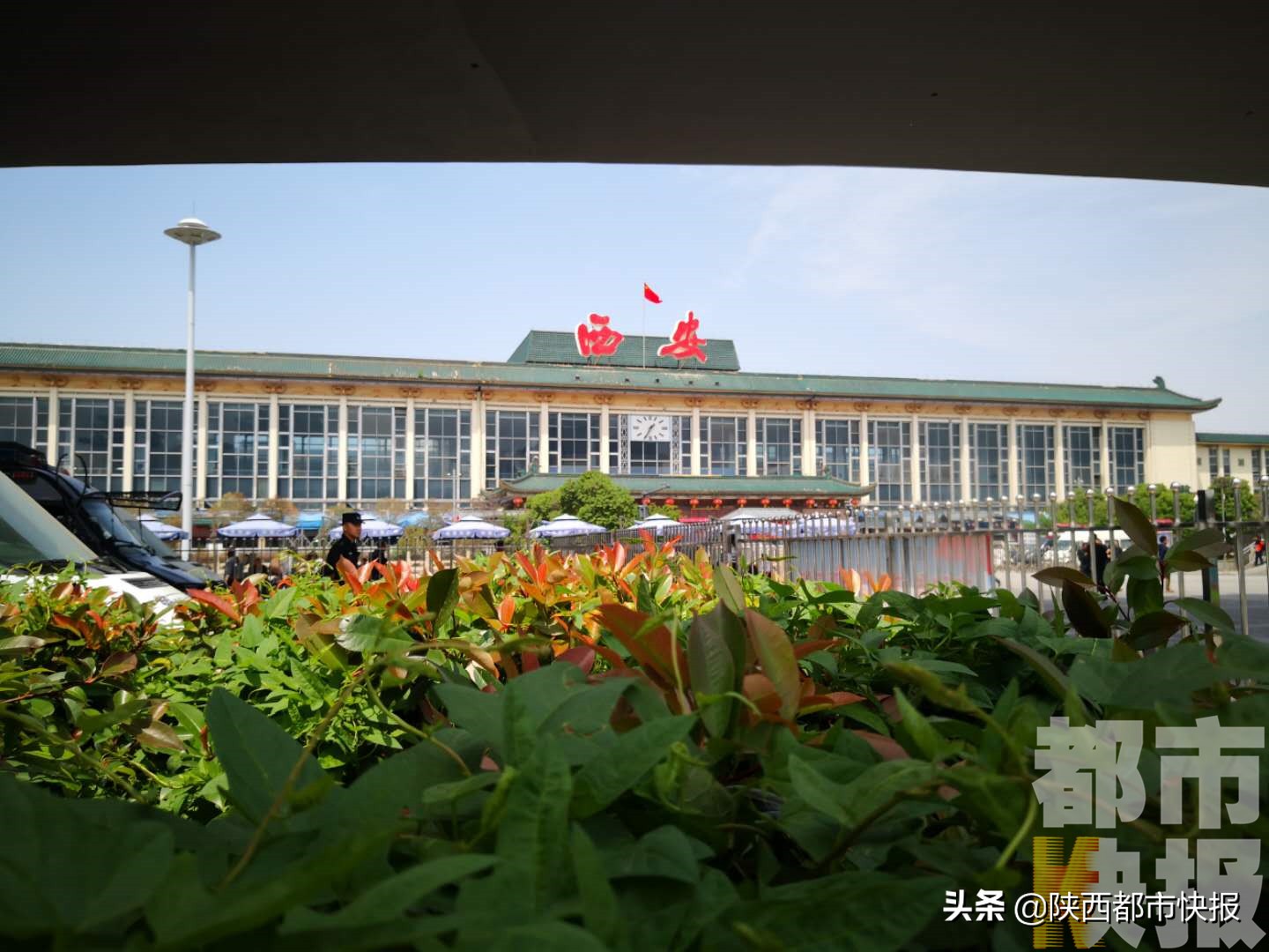 小伙宾馆内喝下野兽麻醉剂自杀民警医生与死神赛跑救人