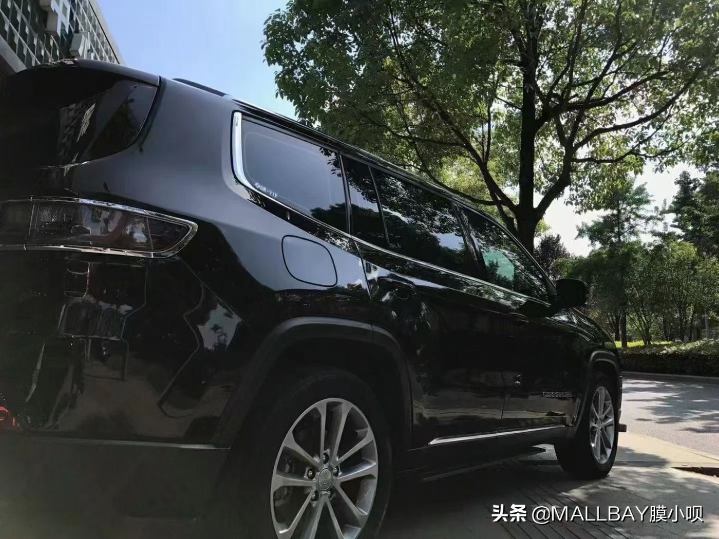 jeep大指挥官改色教程,jeep大指挥官镭色黑膜