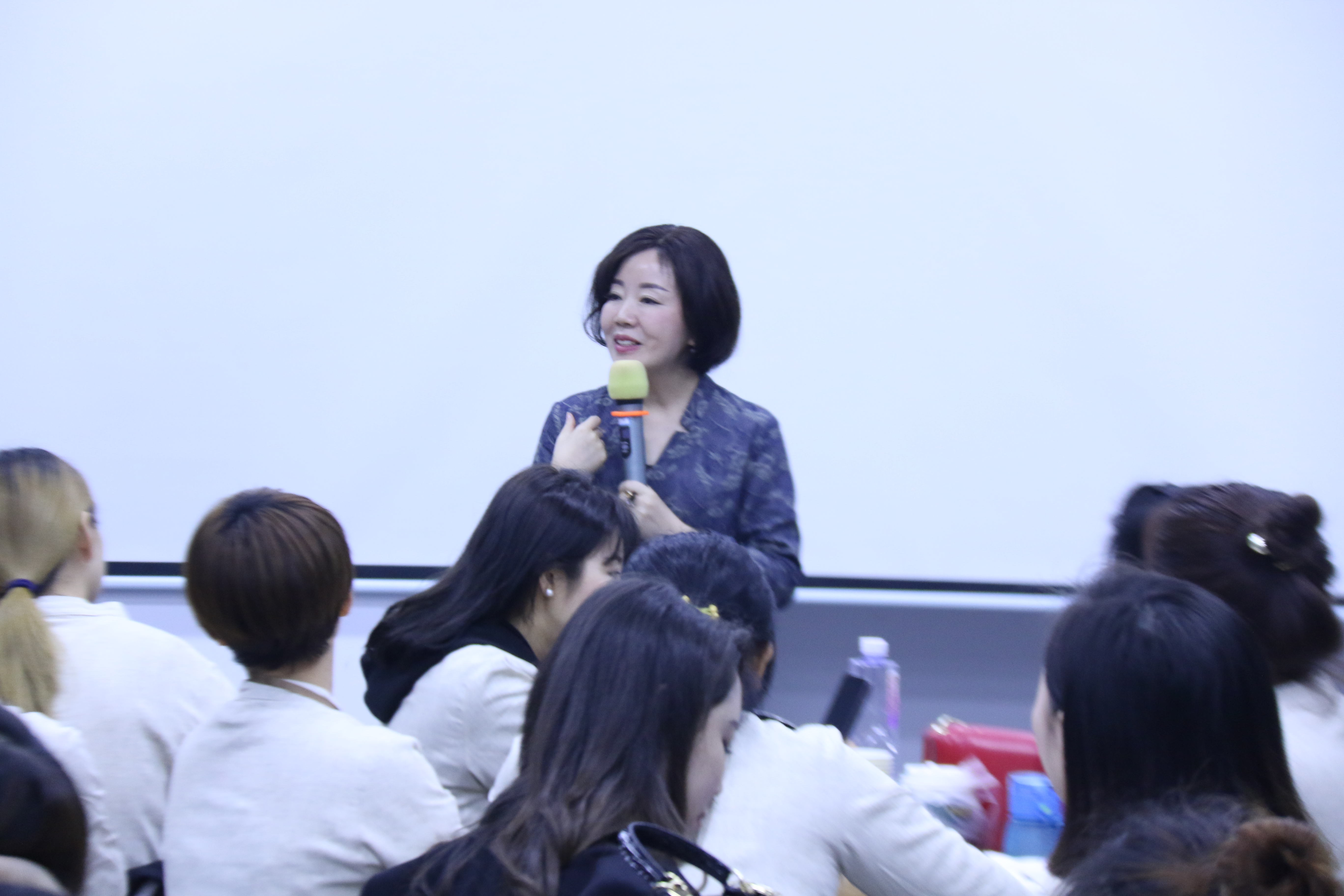 新手小白纹绣全过程有哪些,纹绣初学者要学习哪些方法