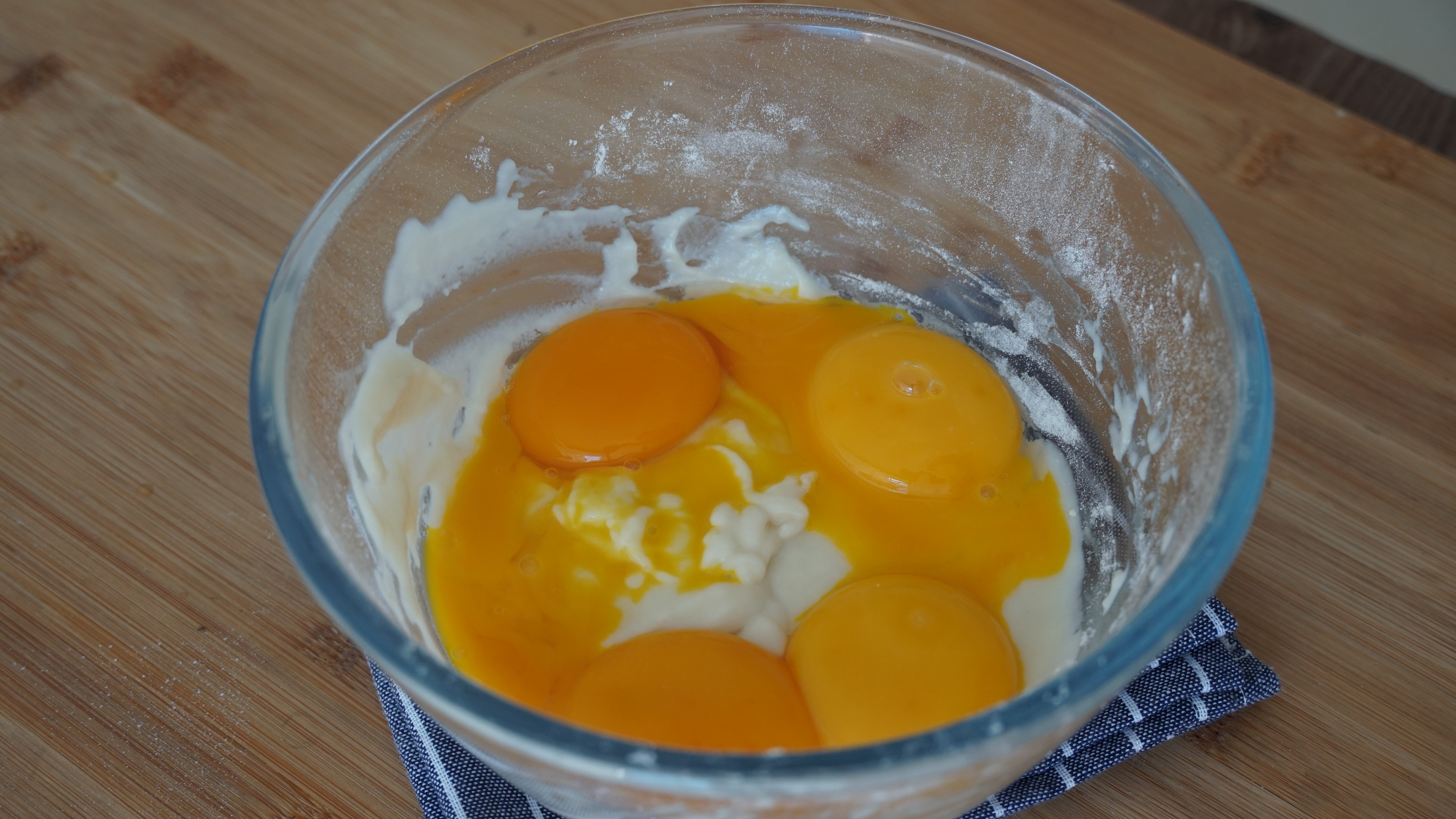 肉松戚风蛋糕8寸四个鸡蛋的做法,5个鸡蛋做戚风蛋糕的最佳配方