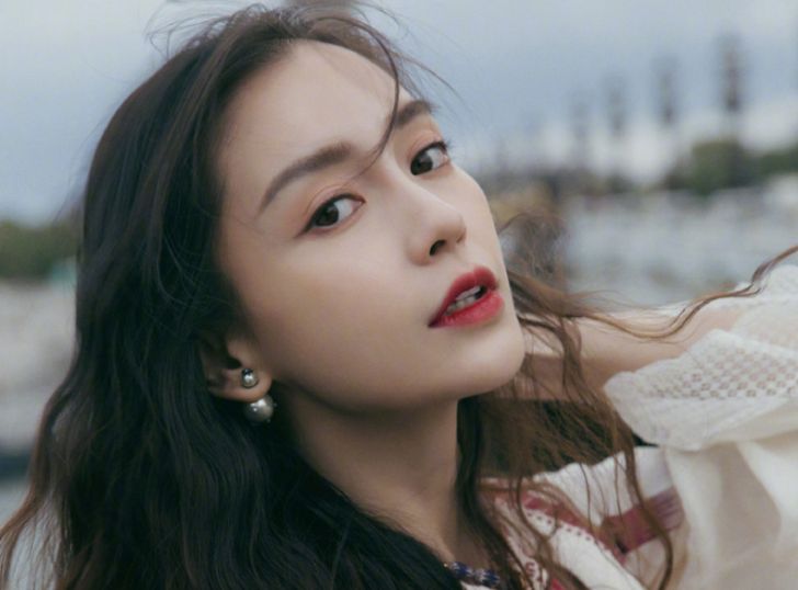 在折腾嘴唇这件事上，大家都一样