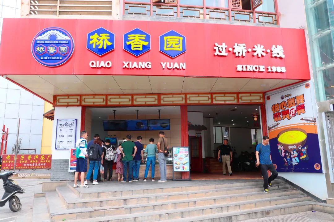 过桥米线汤底的简易做法,过桥米线汤底是什么做的