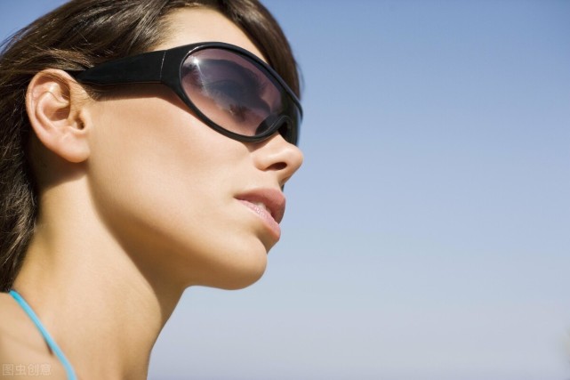 眼睛白眼睛上长肉是什么原因,眼睛白上长肉是怎么回事