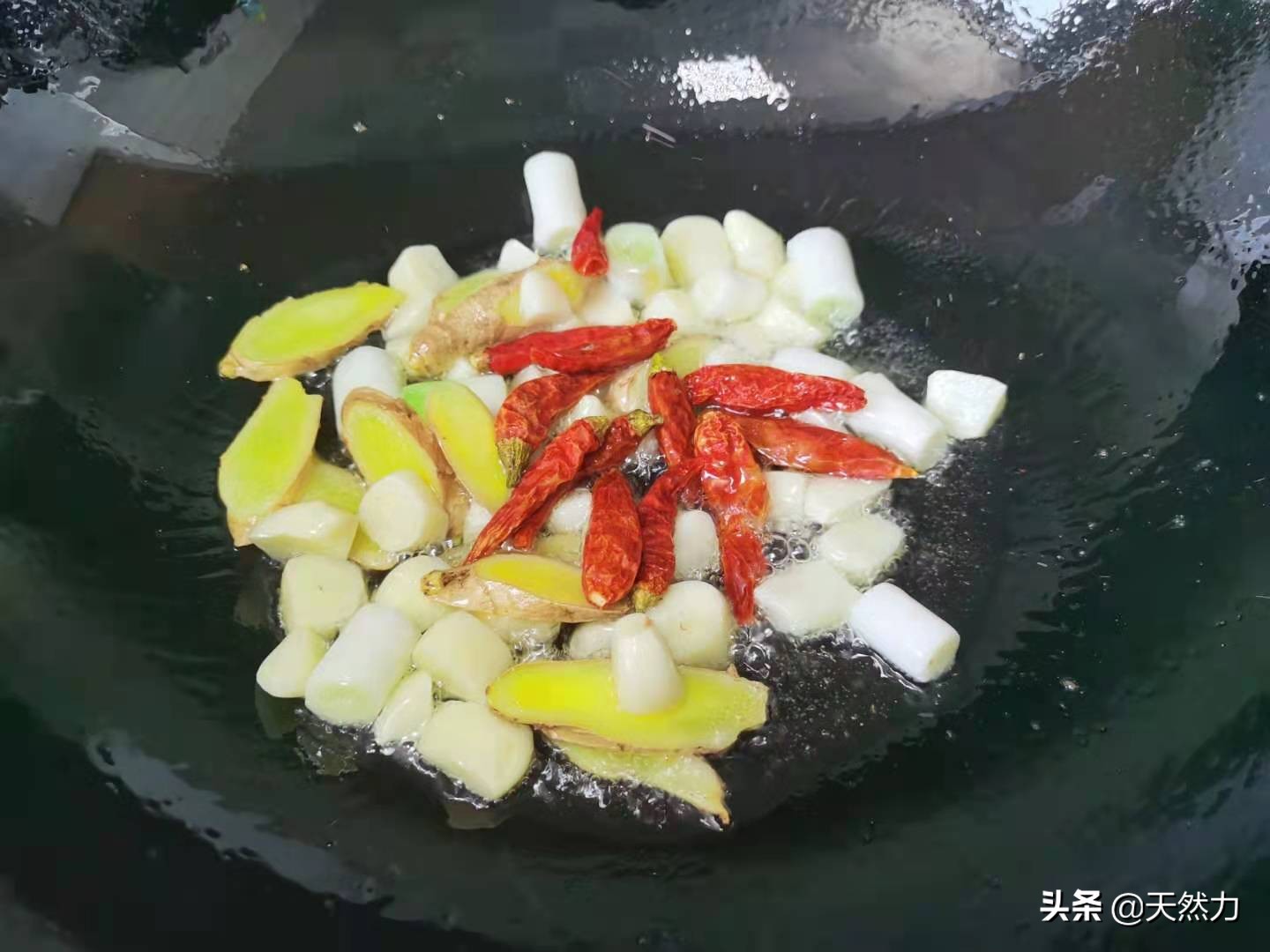 炒鸡怎么做不腥又好吃,炒鸡怎么做才能又香又嫩