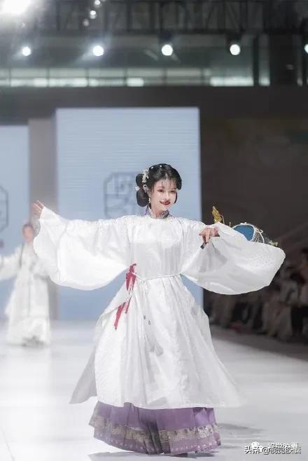 不是吧，你喜欢古风喜欢到，连PPT都是古风的