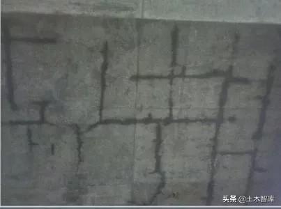 混凝土楼面开裂原因及处理方法,桥面混凝土开裂是什么原因