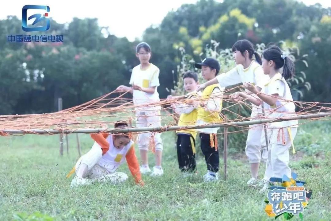 中国蓝电信电视创新青少年品牌运营“小跑男”“小记者”引发热议