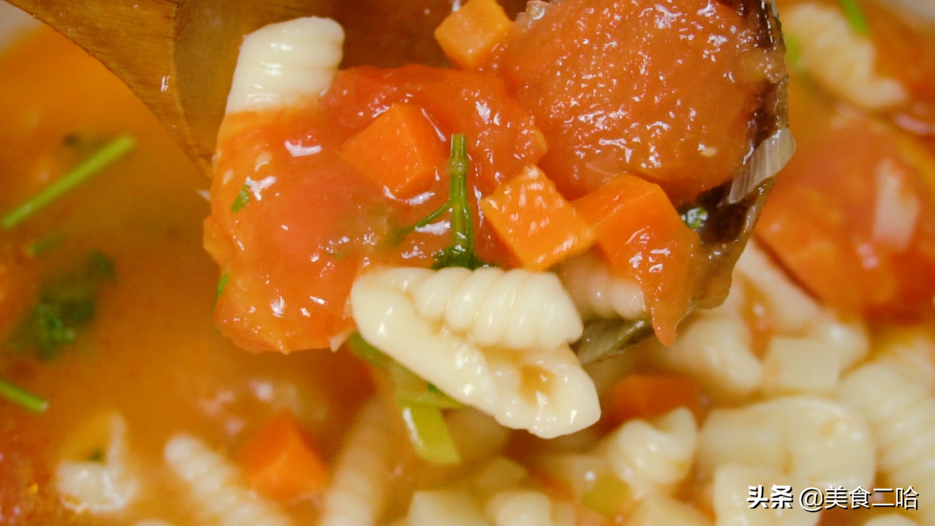 做陕西麻食又软又好吃,陕西人顿顿都离不开的辣子酱夹馍