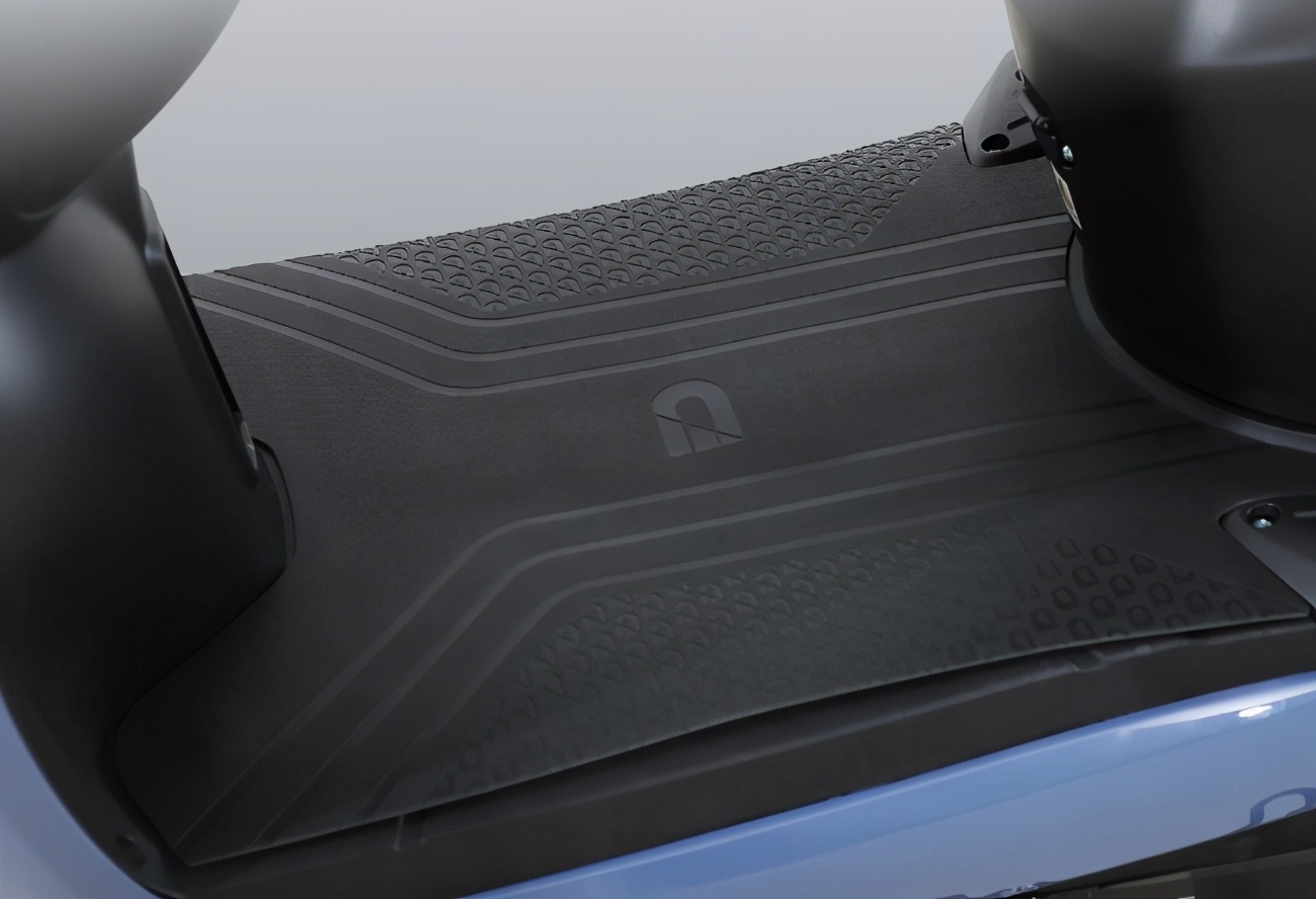 这款国产“小龟”电动车，造型圆润饱满，最大续航70公里