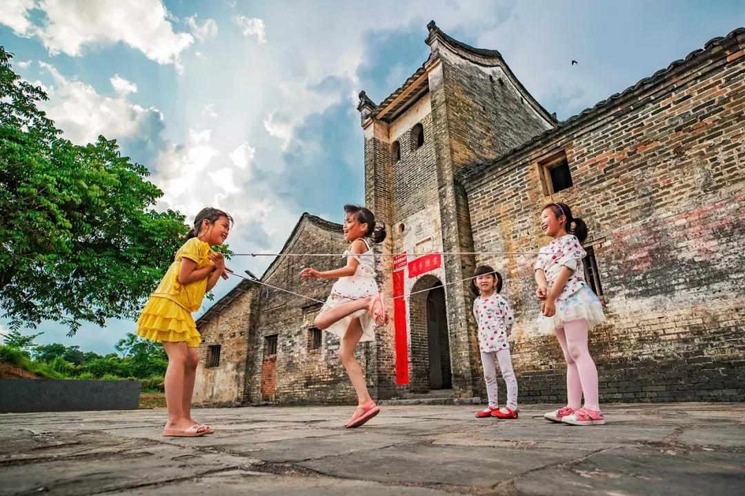 广东居然藏着一个神秘天坑,广东这座小镇藏着多少宝藏