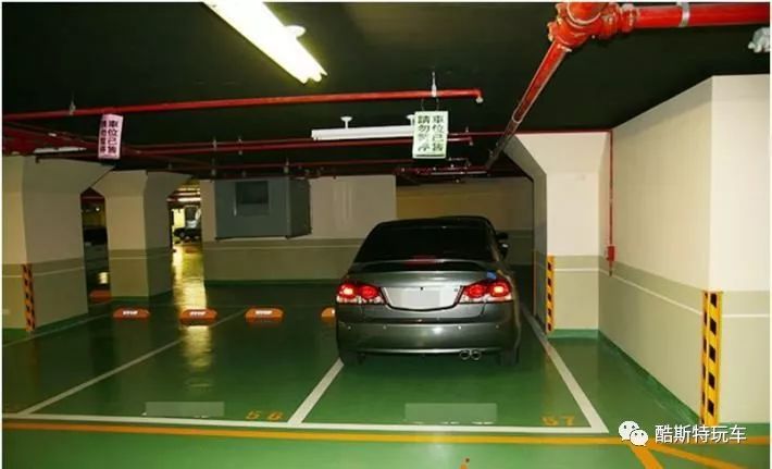 汽车被剐蹭上了漆怎么清洗干净,汽车剐蹭到别人的漆怎么去除