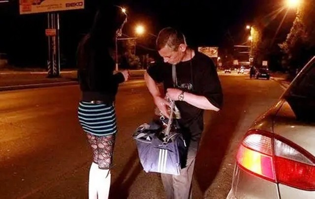 一个国家的悲剧：美国如何成为全球“*交性**易”第一目标国