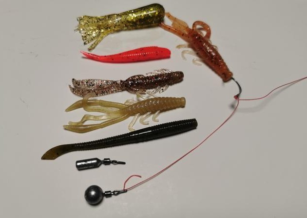 黑坑倒钓鲈鱼,黑坑鲈鱼倒钓和铅头钩哪个好