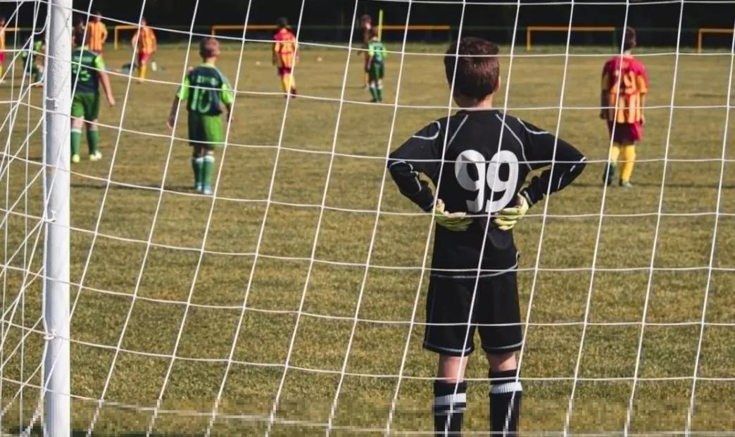 练足球有什么弊端,练好足球要足够的努力