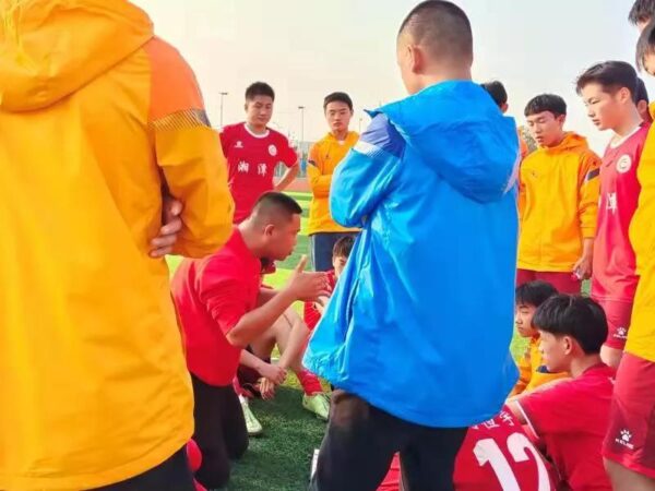 湘潭市足球比赛冠军,湘潭凤凰初级中学九年级风采大赛