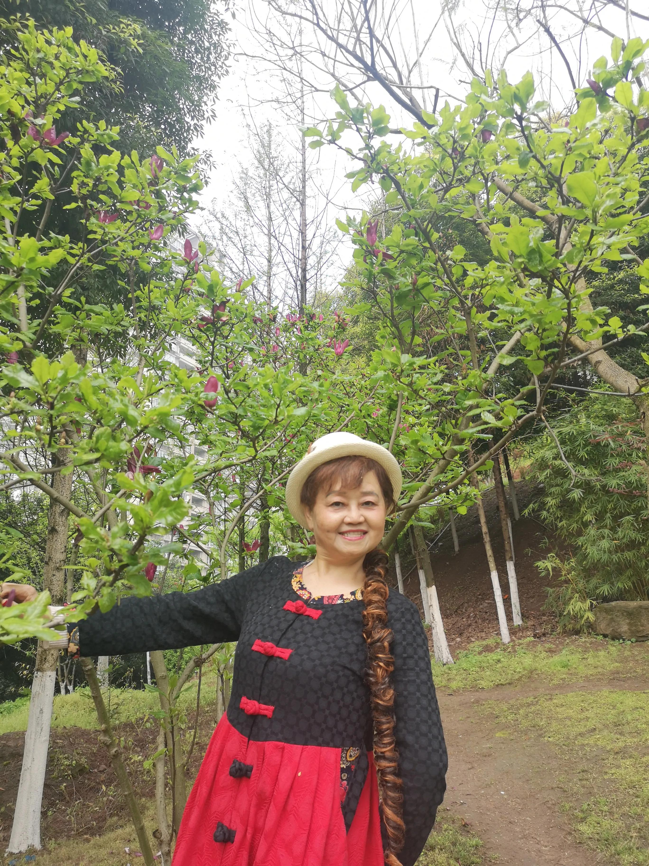 春游和姐妹踏青,春游踏青姐妹拍照