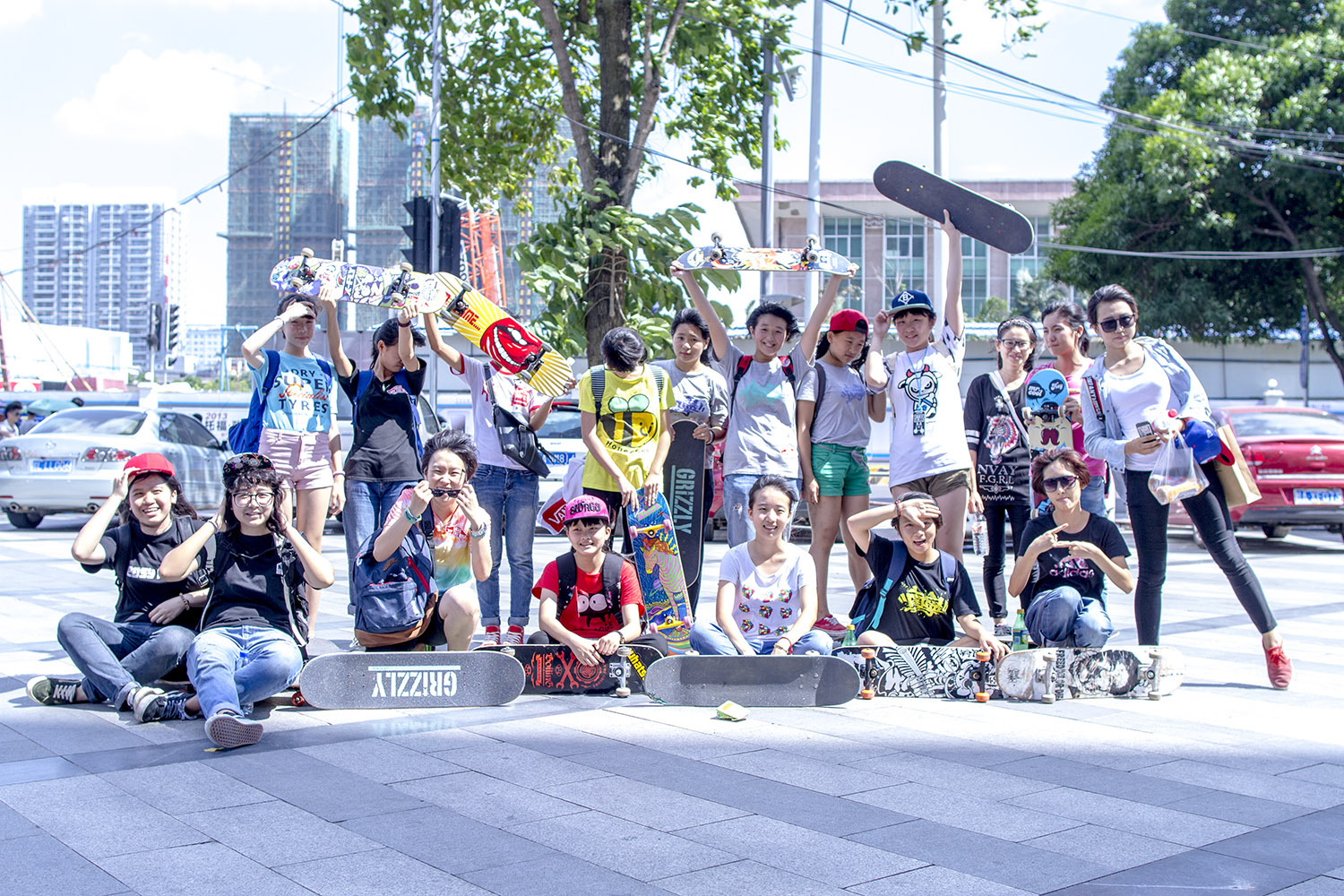 棋盘格女孩,棋盘格元素天生自带酷感