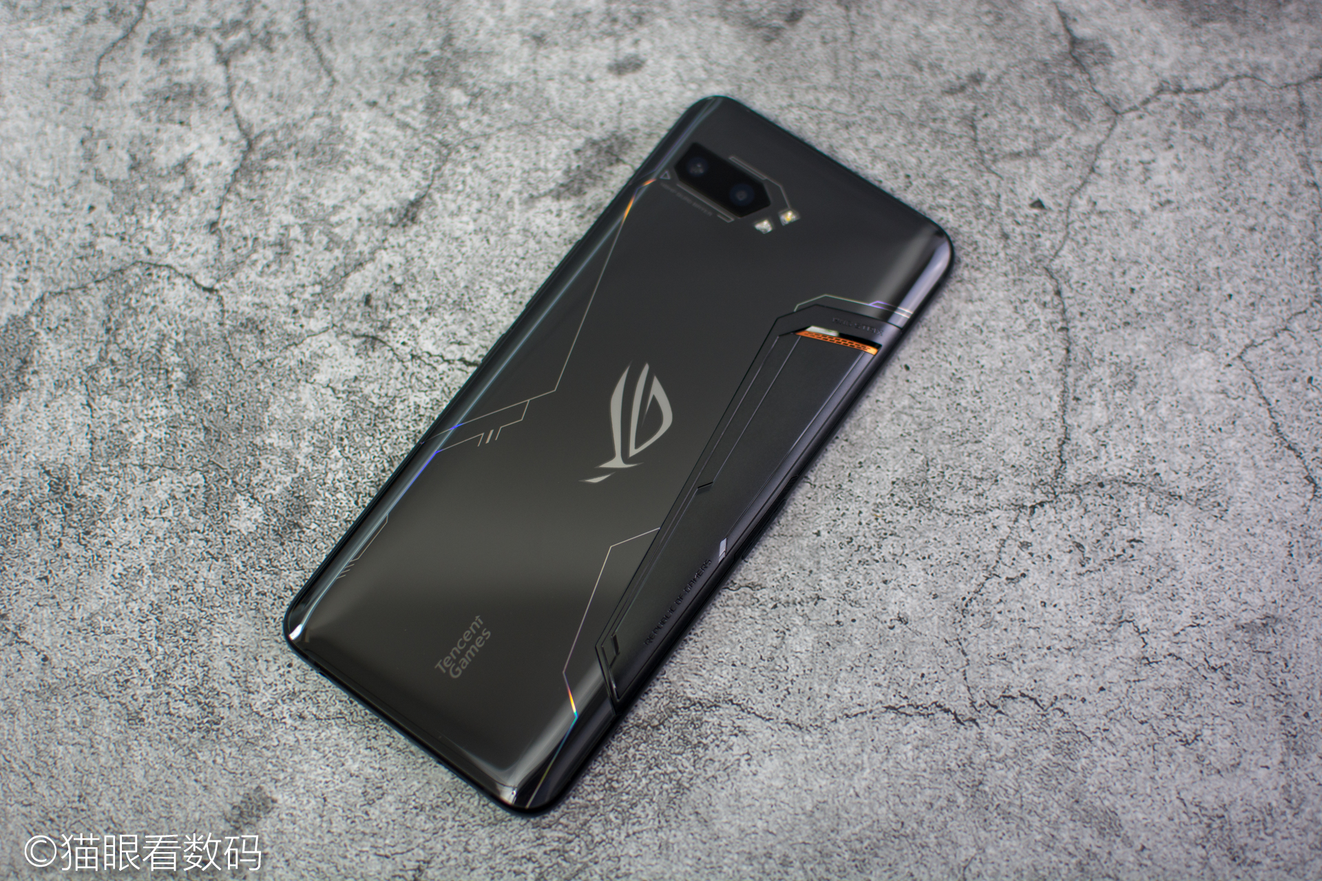 华硕rog2顶配开箱,华硕rog2至尊版测评