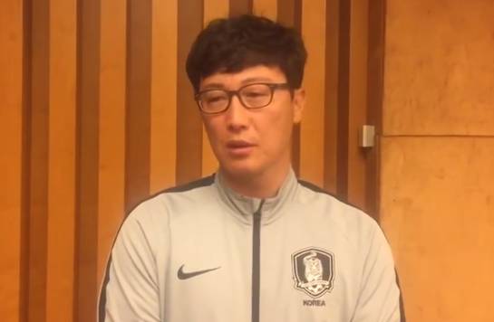 踩奖杯事件持续发酵，韩国两度鞠躬道歉，自家人直言：太恶心了