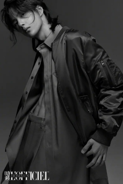 王一博的腹肌照片高清全部合集,王一博穿橙色运动装亮相