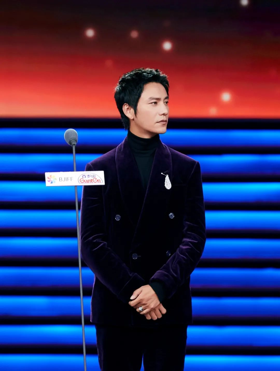 巩皇霸气红毯造型,巩皇红毯气场