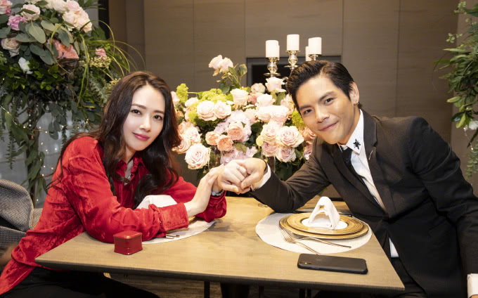 郭碧婷超大钻戒闪到我了，从“照骗”到真女神，34岁照样嫁豪门