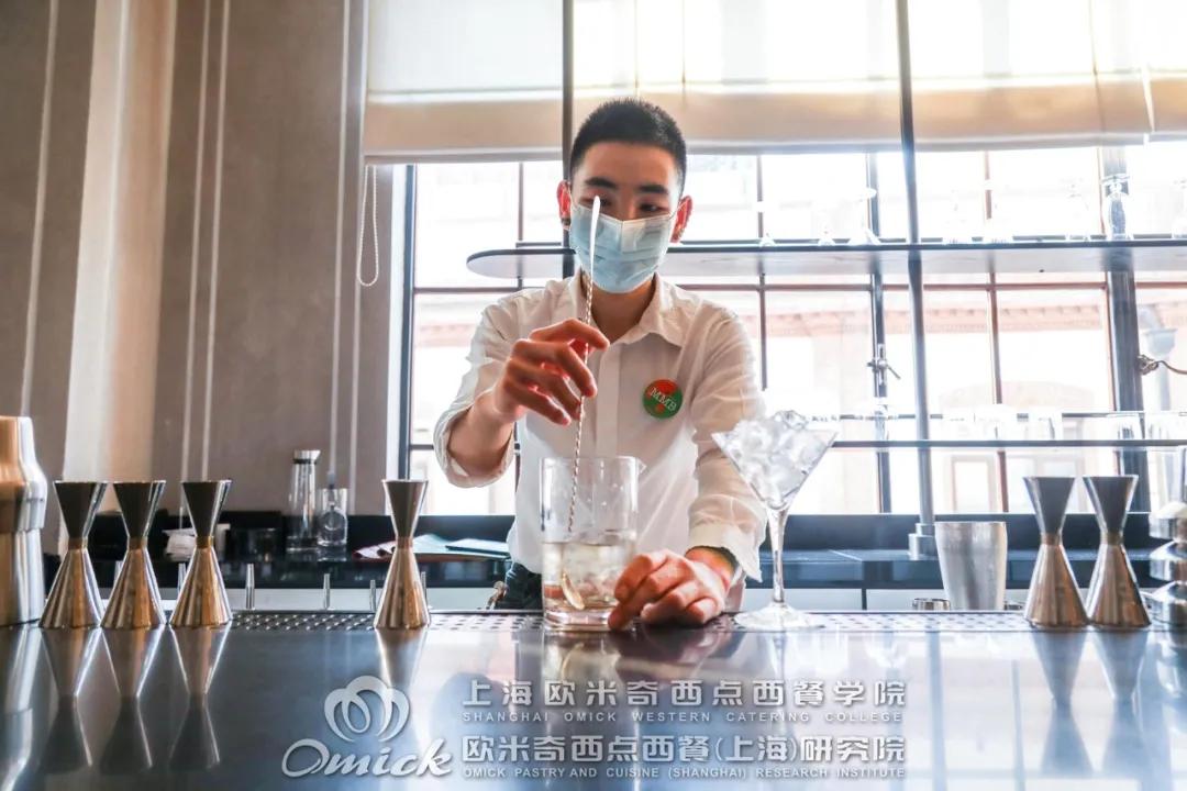 毕业生潘澄弘|在外滩十八号工作，是什么样的体验？