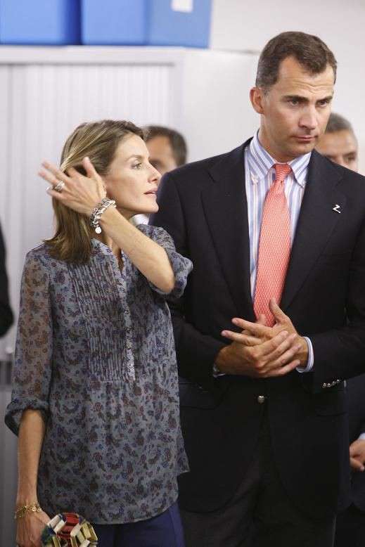 谁说莱蒂齐亚不爱珠宝？光是腕间都很精彩，最爱婆婆送的字母手链