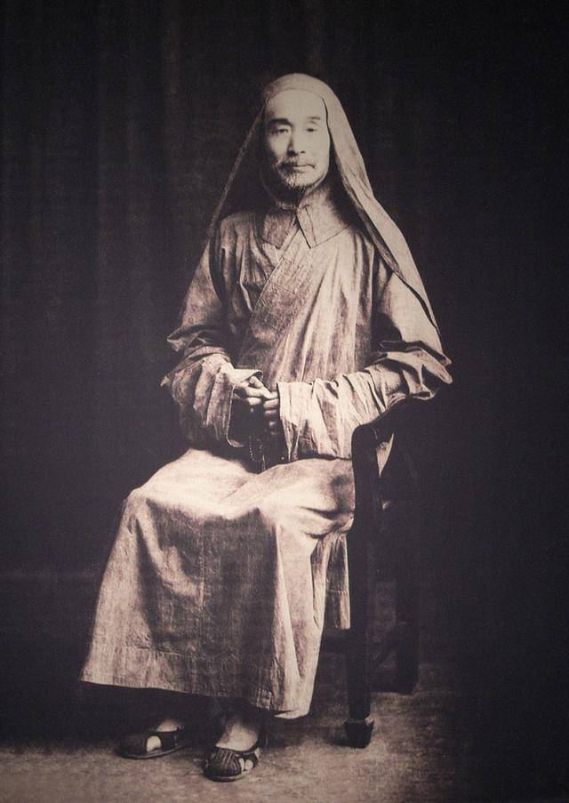 弘一晚年四肢浮肿溃烂，神经衰弱困扰其一生：小病从医，大病从死