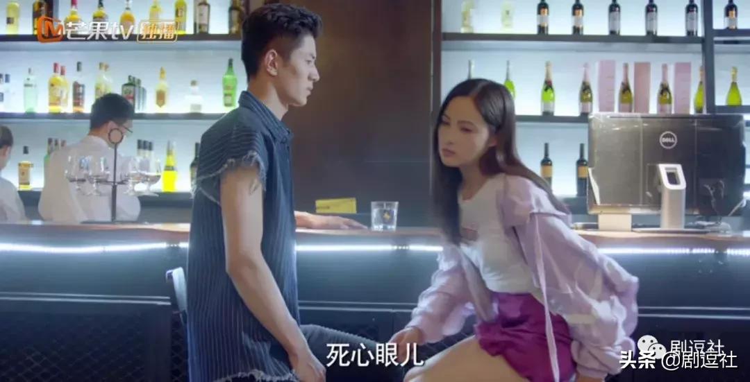 跟一个踢球的男孩子谈恋爱,和几个男神谈恋爱