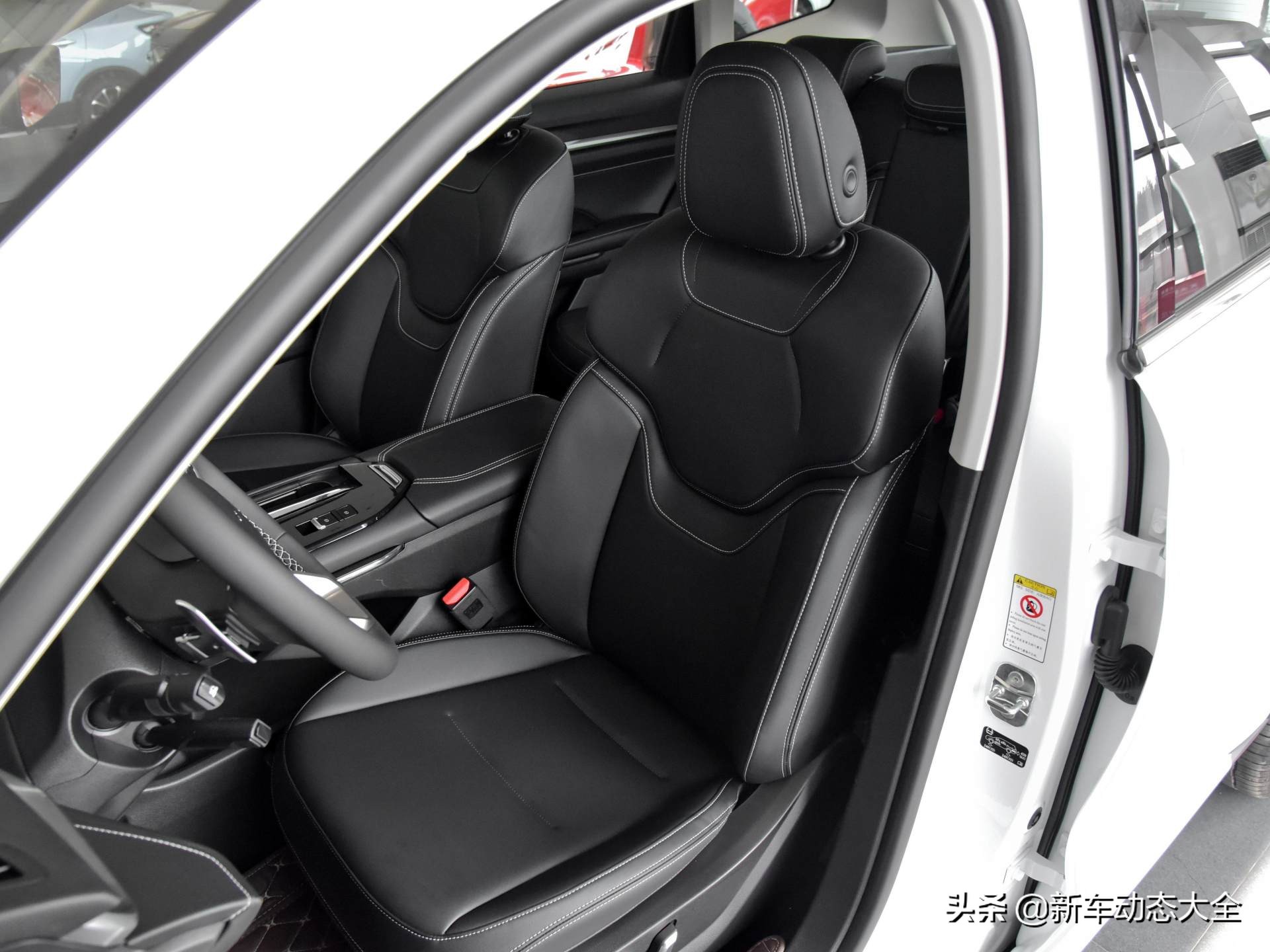 油耗6.6L的增压动力，空间加长，实惠销冠SUV，带你看哈弗H6