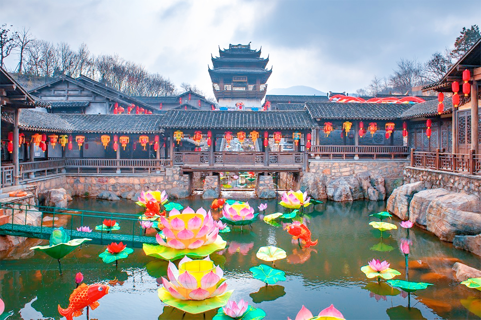 江苏“傲娇”古村，游客买东西用铜板，景区建议不给纸币和扫码