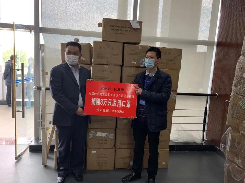 危难时刻显身手致敬最美逆行者,危难之时显身手战疫面前勇担当