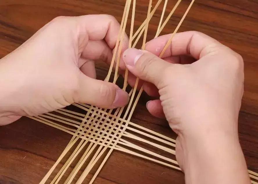 巴奴非遗竹编发簪怎么戴,简单的手工木制发簪教程