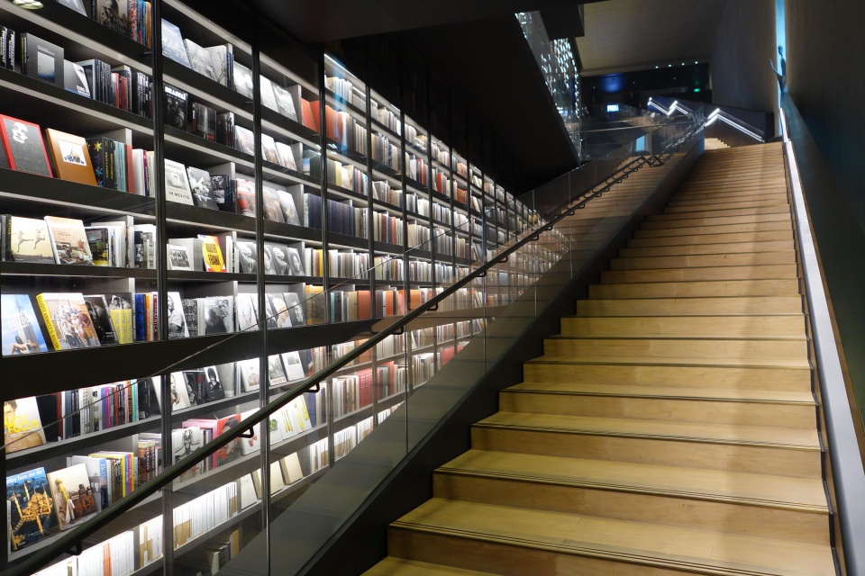 雅昌艺术中心藏品展厅,雅昌书墙