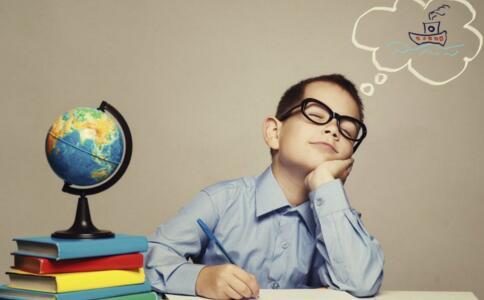 小孩做作业磨蹭注意力不集中,孩子作业磨蹭怎么提高专注力