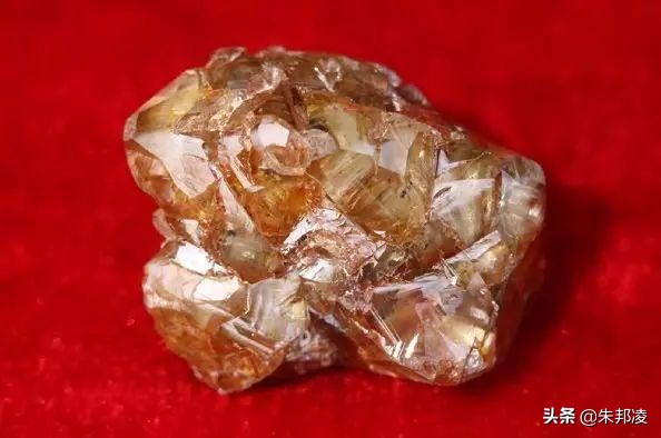 世界上发现的钻石最大有多大,国内发现最大的钻石是哪两个